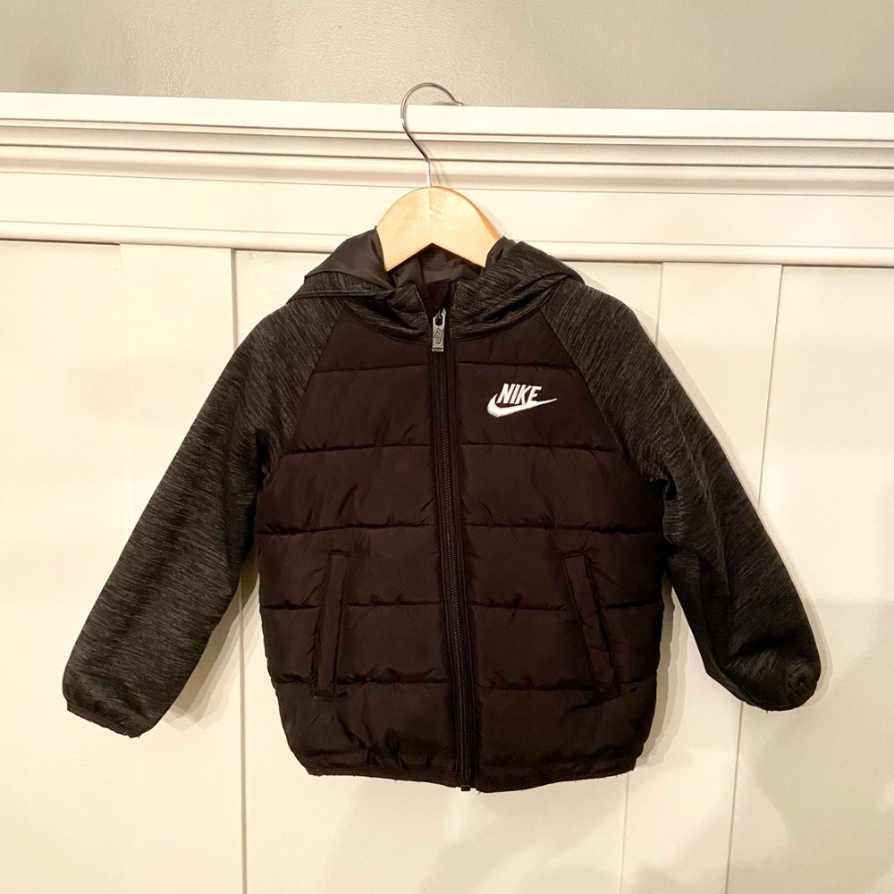 Nike Jacket/Coat with Puffer Insulation in Vest